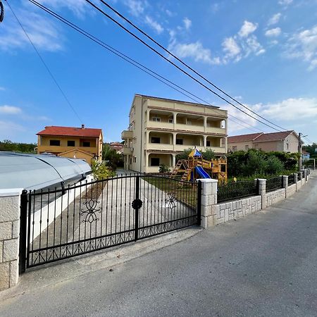 לופאר Apartments Piculjan מראה חיצוני תמונה