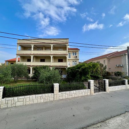 לופאר Apartments Piculjan מראה חיצוני תמונה