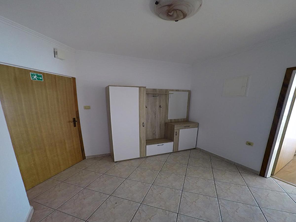 לופאר Apartments Piculjan מראה חיצוני תמונה