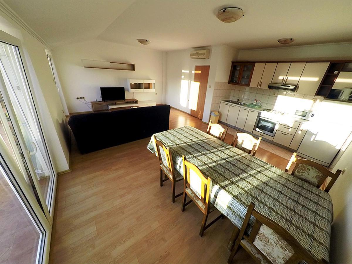 לופאר Apartments Piculjan מראה חיצוני תמונה