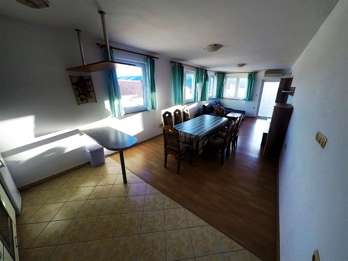 לופאר Apartments Piculjan מראה חיצוני תמונה