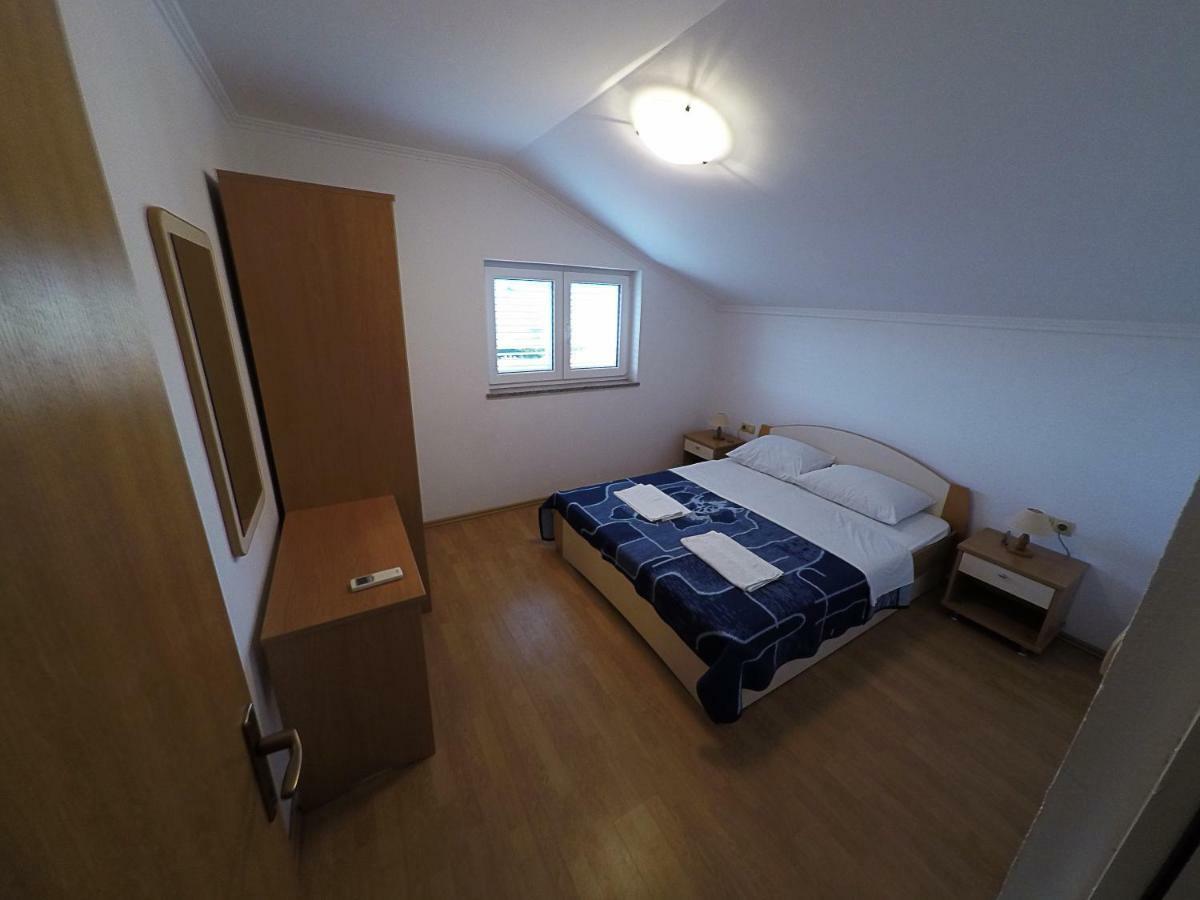 לופאר Apartments Piculjan מראה חיצוני תמונה