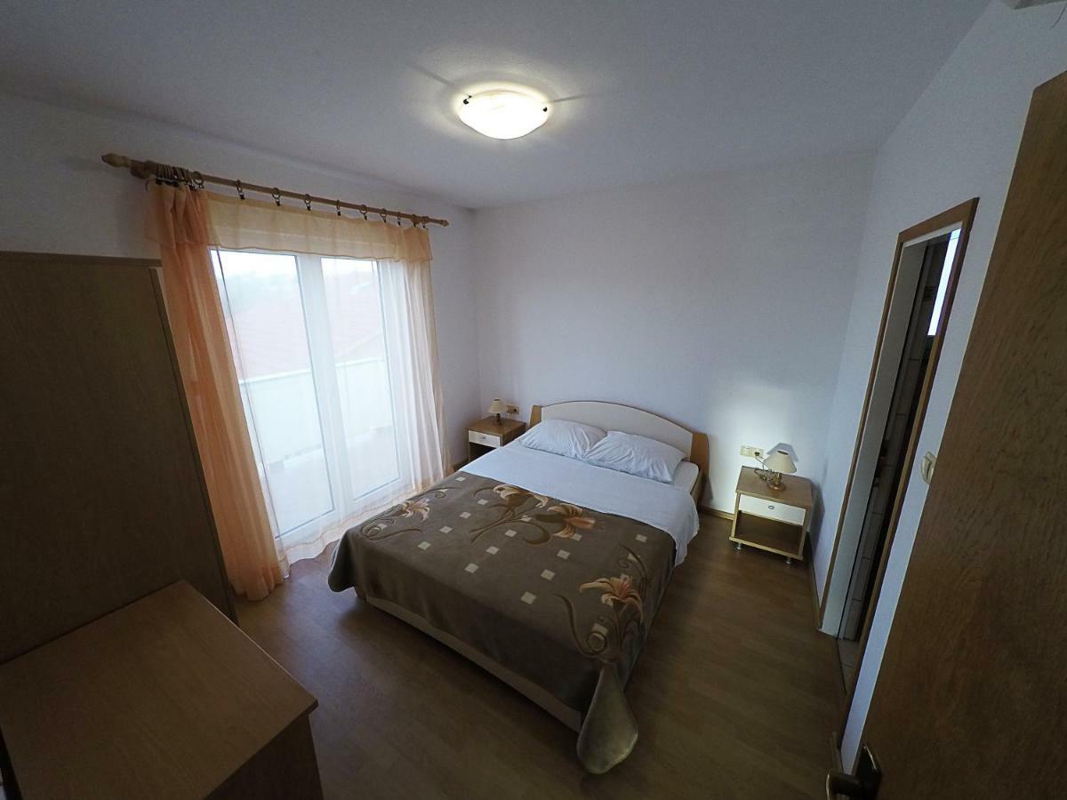 לופאר Apartments Piculjan מראה חיצוני תמונה
