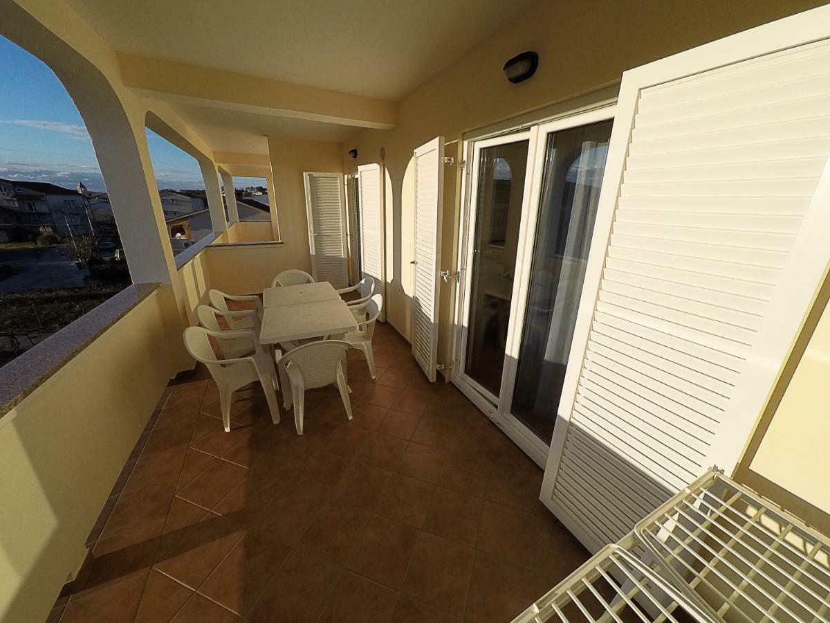 לופאר Apartments Piculjan מראה חיצוני תמונה